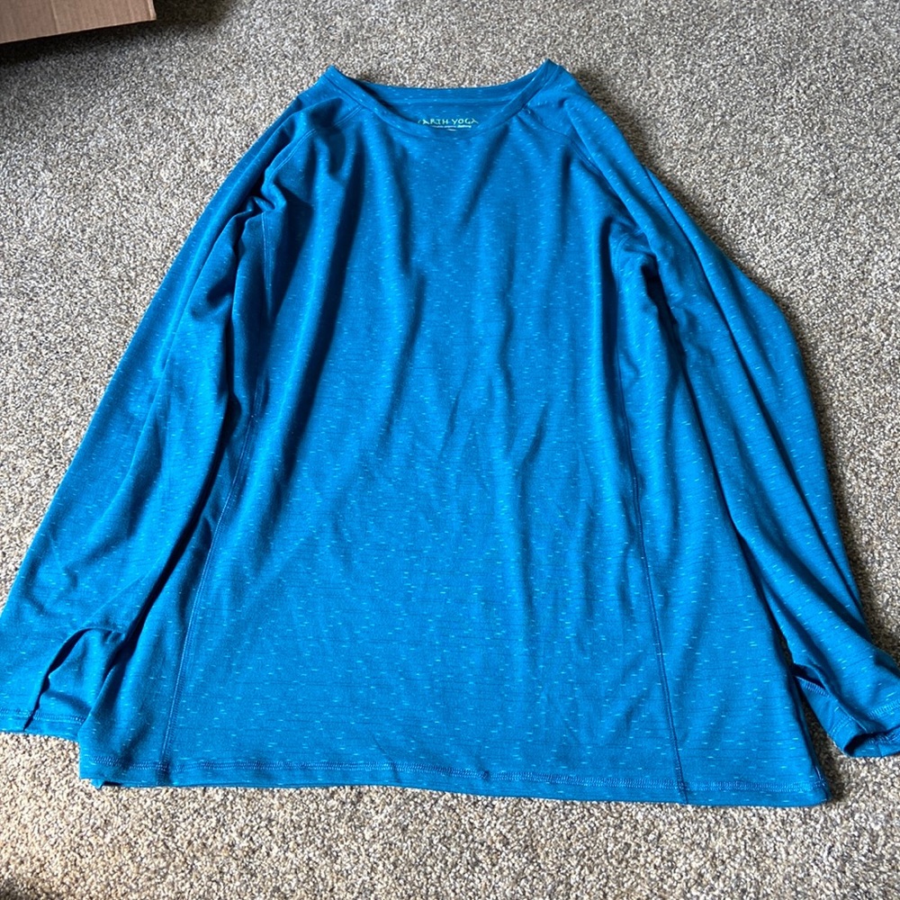 Like new Earth yoga long sleeve top